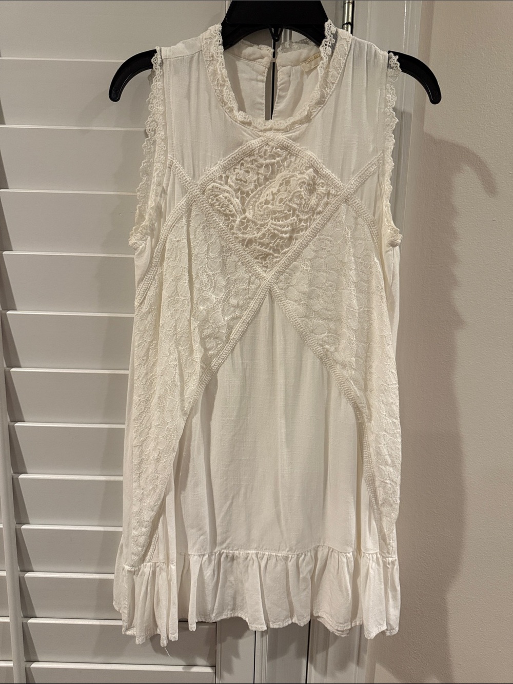 Chelsea & Violet White Sleeveless Lace-Paneled Ruffle Hem Dress